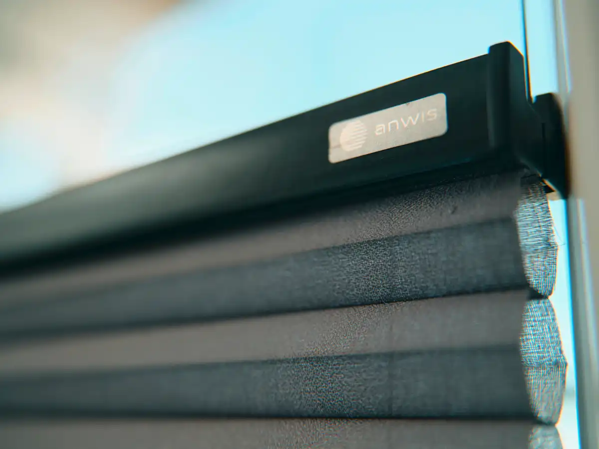 Nahaufnahme eines Plissees von Anwis